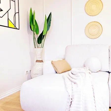 Premium Beachfront Apartment *