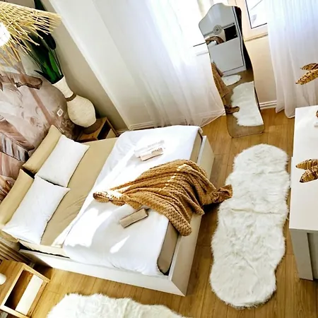 Premium Beachfront Apartment *