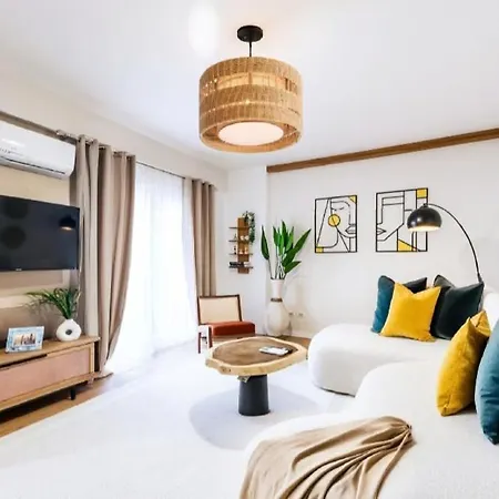 Premium Beachfront Apartment *